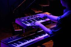 Hammond M-solo Drawbar Keyboard - Bourgogne rød - scene 2